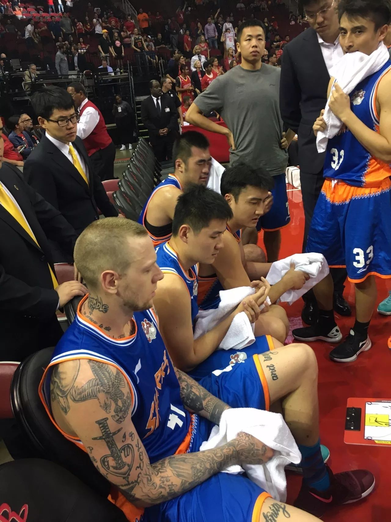 亚博体育娱乐 -赛地聚焦：CBA常规赛清晨热度飙升，山东男篮更衣室发声，引发热议，赛季目标并未改变的简单介绍