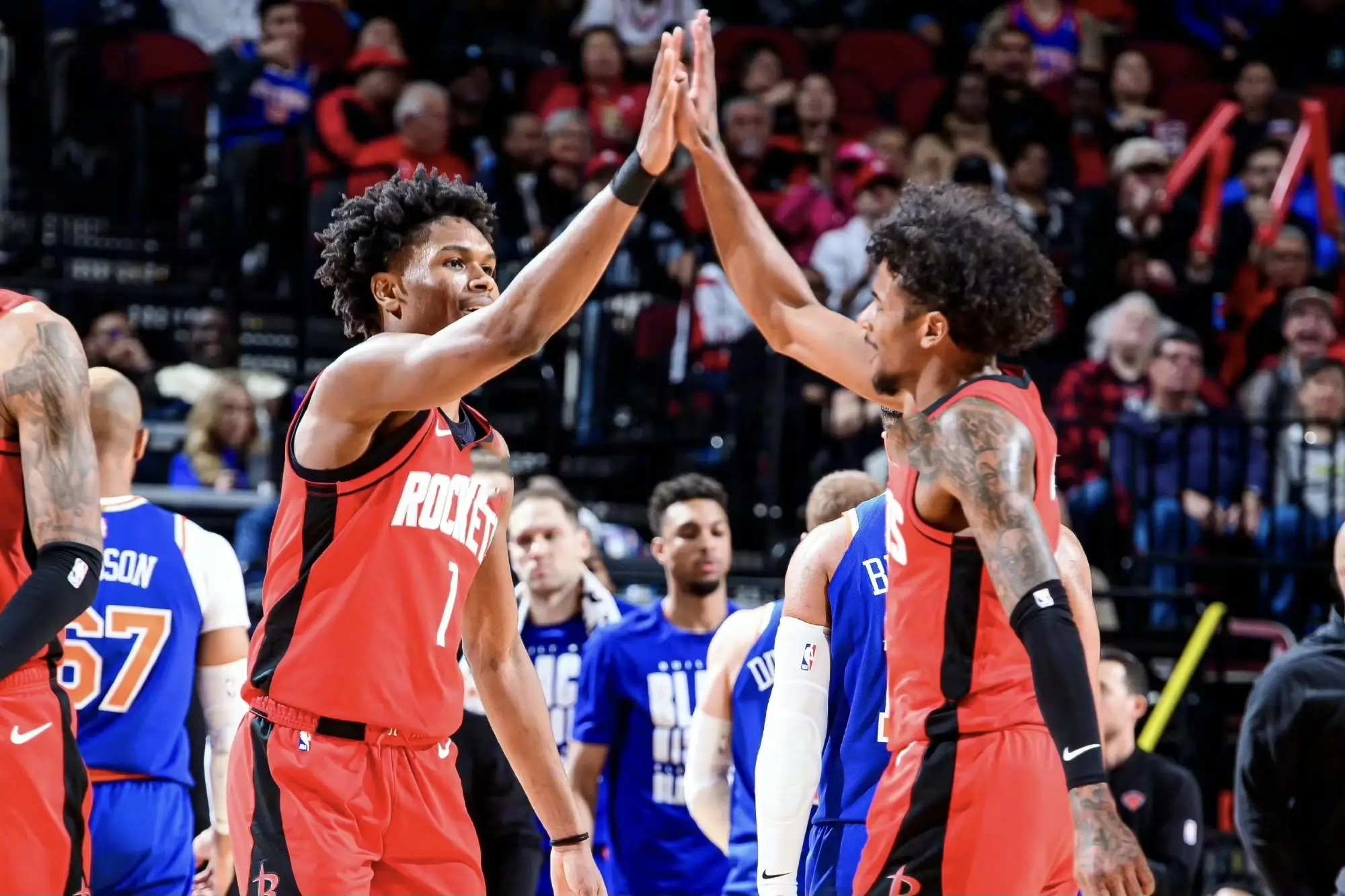 亚博体育娱乐 -阿森纳集结日复出首秀；志在NBA季后赛名次提升；引发热议；更衣室氛围转暖的简单介绍